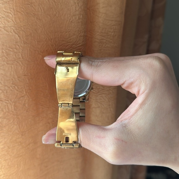 Michael kors women’s gold watch✨⏱️ - Picture 3 of 10